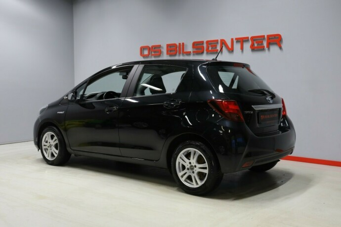 toyota-yaris-elektrisitetbensin-2015-big-2