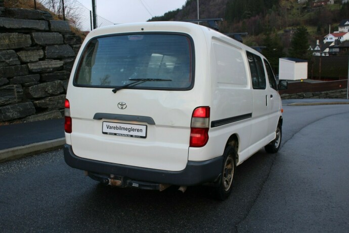 toyota-hiace-diesel-2006-big-5