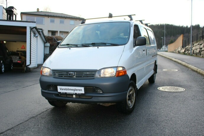 toyota-hiace-diesel-2006-big-1