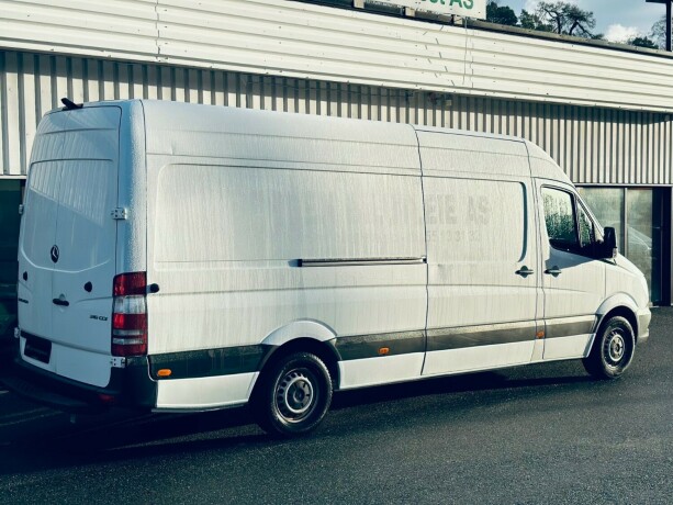 mercedes-benz-sprinter-diesel-2018-big-8