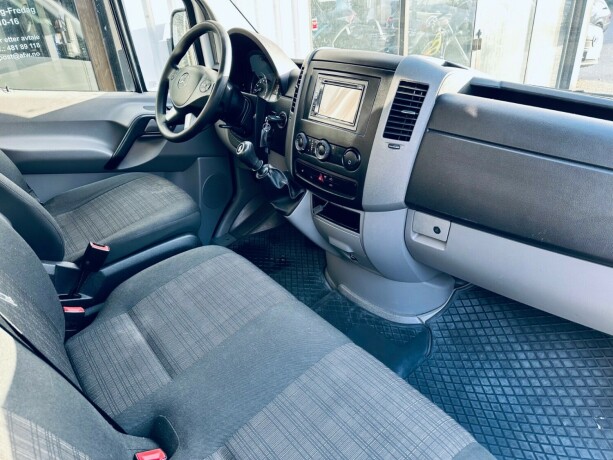 mercedes-benz-sprinter-diesel-2018-big-14