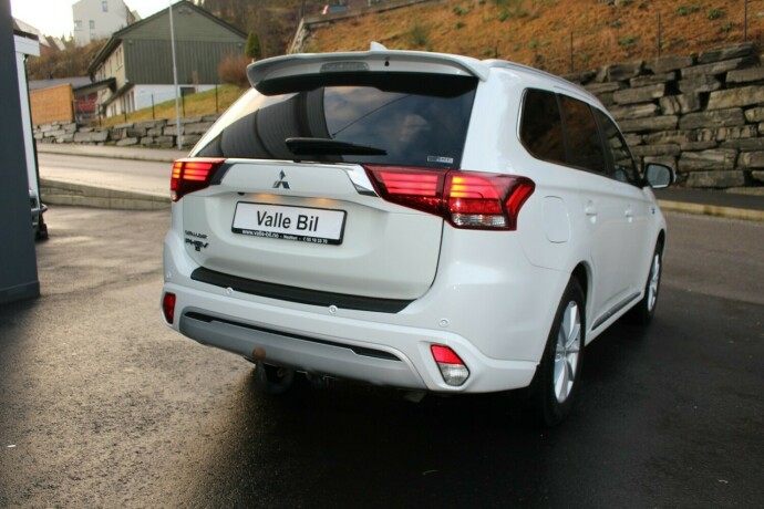 mitsubishi-outlander-elektrisitetbensin-2020-big-5