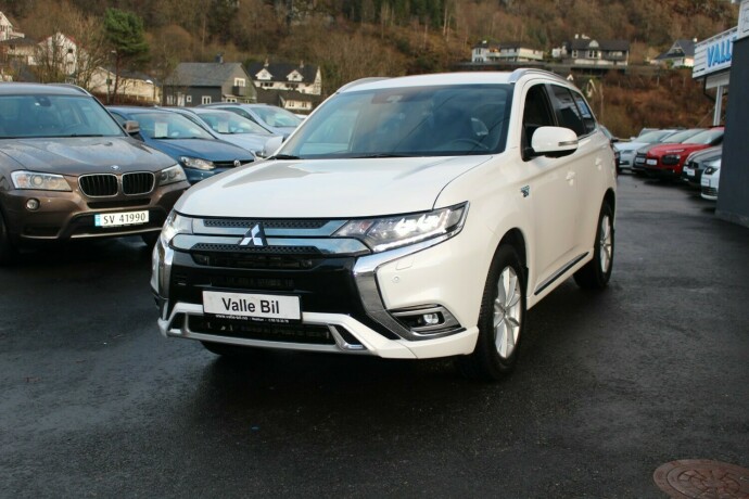 mitsubishi-outlander-elektrisitetbensin-2020-big-1