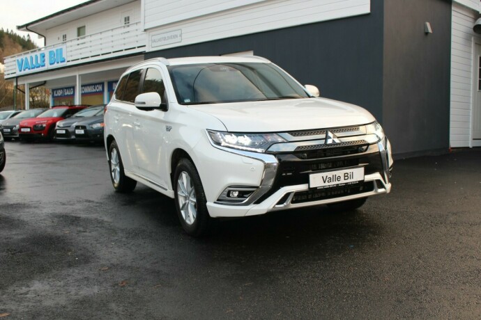 mitsubishi-outlander-elektrisitetbensin-2020-big-0