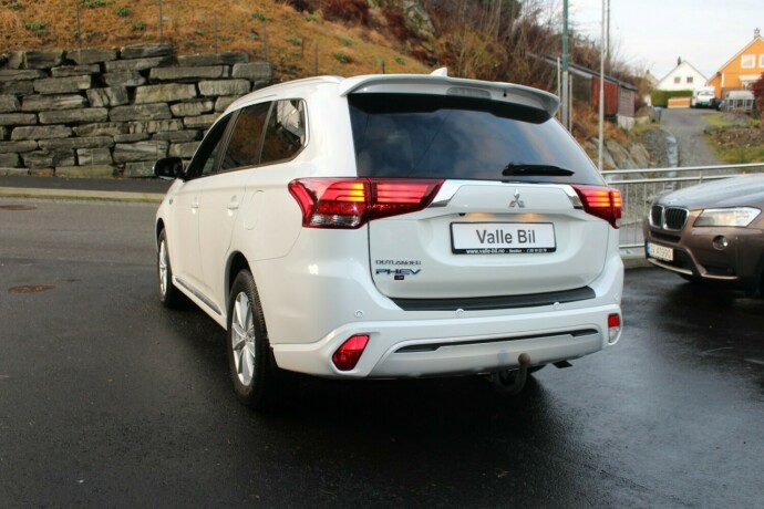 mitsubishi-outlander-elektrisitetbensin-2020-big-4