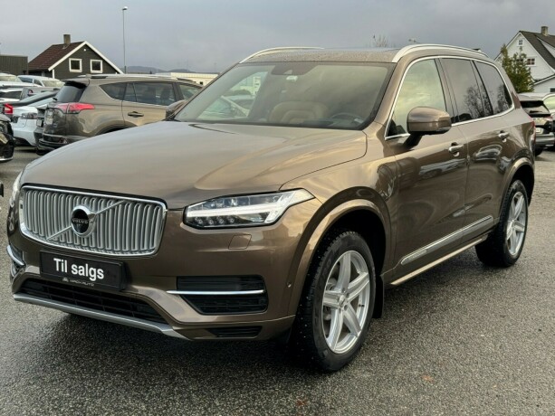 volvo-xc-90-elektrisitetbensin-2017-big-0