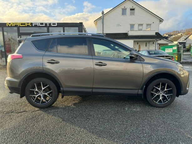 toyota-rav4-elektrisitetbensin-2018-big-3