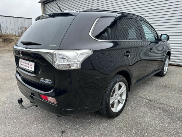 mitsubishi-outlander-elektrisitetbensin-2015-big-3