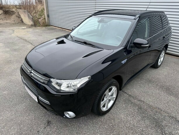 mitsubishi-outlander-elektrisitetbensin-2015-big-4