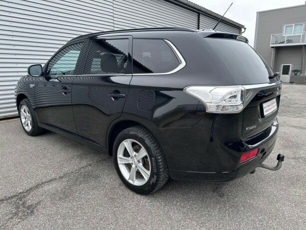 mitsubishi-outlander-elektrisitetbensin-2015-big-2