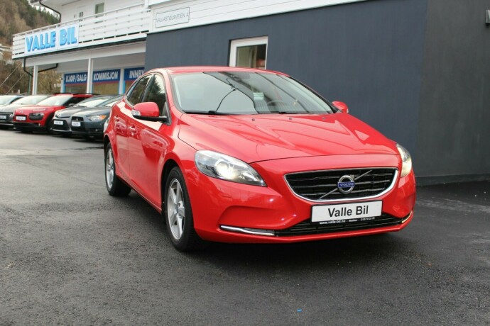 volvo-v40-diesel-2015-big-0