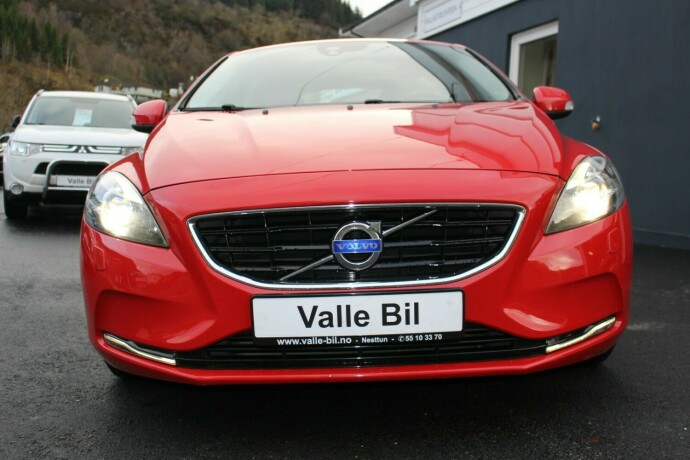 volvo-v40-diesel-2015-big-2