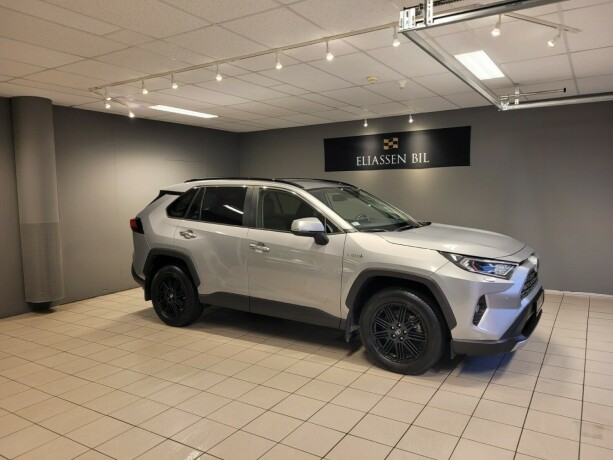 toyota-rav4-elektrisitetbensin-2019-big-2