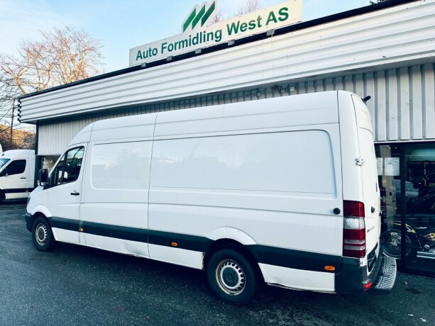 mercedes-benz-sprinter-diesel-2018-big-4