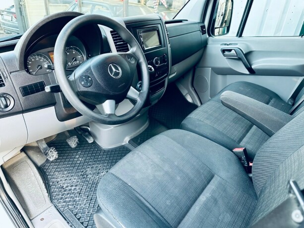 mercedes-benz-sprinter-diesel-2018-big-11