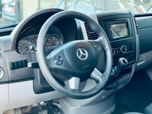 mercedes-benz-sprinter-diesel-2018-big-10