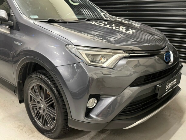 toyota-rav4-elektrisitetbensin-2016-big-2