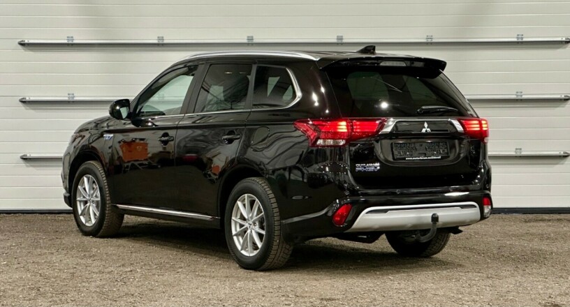 mitsubishi-outlander-elektrisitetbensin-2020-big-3