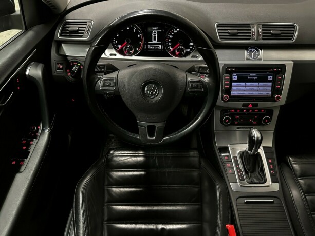 volkswagen-passat-bensin-2011-big-11