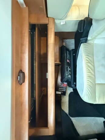 carthago-chic-c-line-xl-58q-queensbed-alde-tandem-diesel-2017-big-24