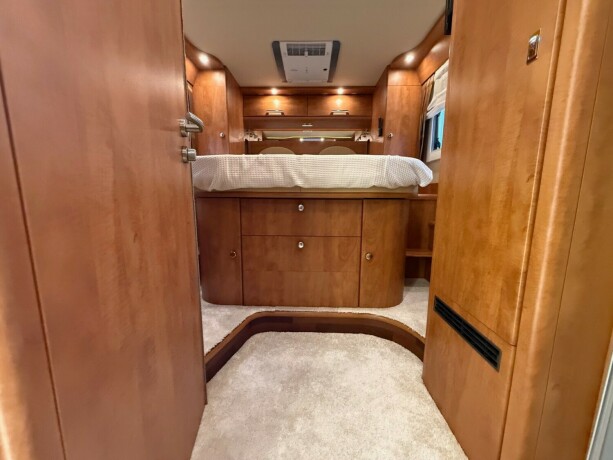 carthago-chic-c-line-xl-58q-queensbed-alde-tandem-diesel-2017-big-68