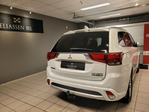 mitsubishi-outlander-elektrisitetbensin-2016-big-6