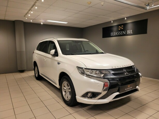 mitsubishi-outlander-elektrisitetbensin-2016-big-11