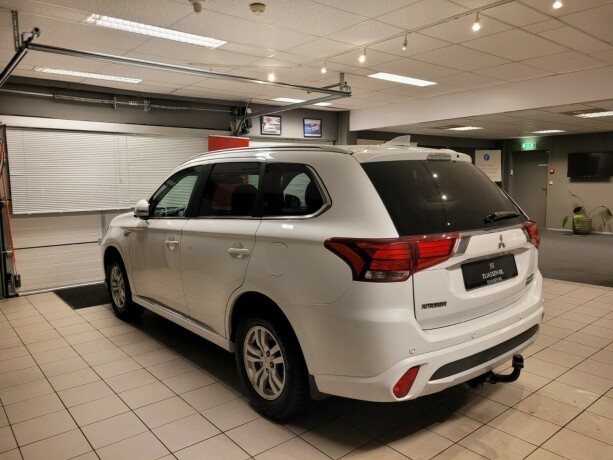 mitsubishi-outlander-elektrisitetbensin-2016-big-7