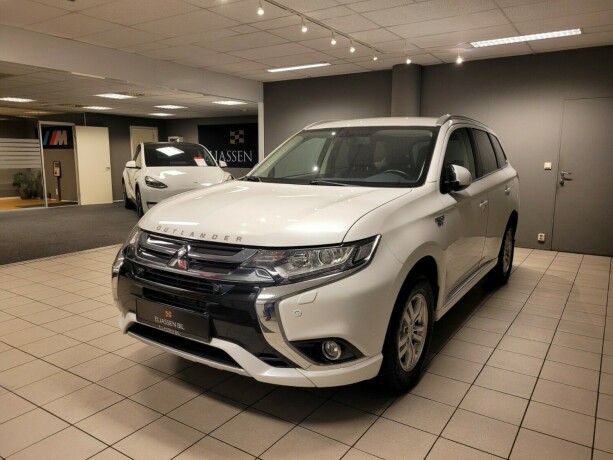 mitsubishi-outlander-elektrisitetbensin-2016-big-9