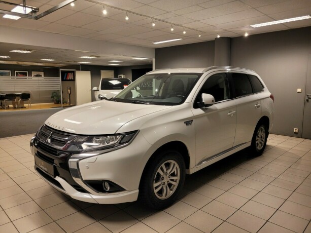 mitsubishi-outlander-elektrisitetbensin-2016-big-8