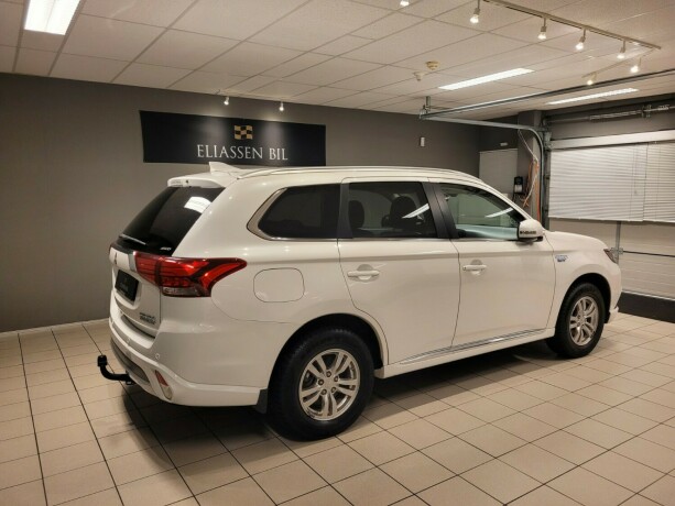 mitsubishi-outlander-elektrisitetbensin-2016-big-4