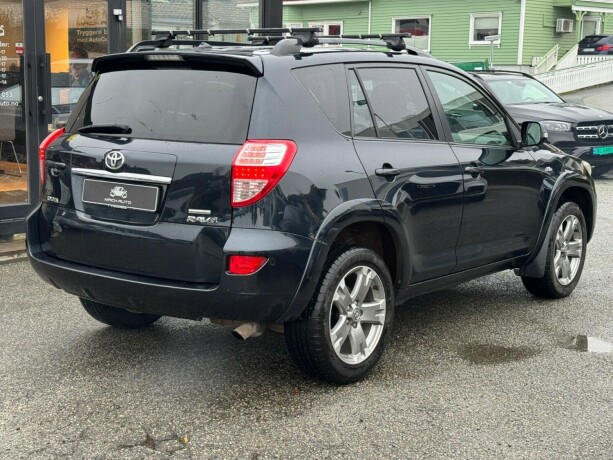 toyota-rav4-diesel-2011-big-3