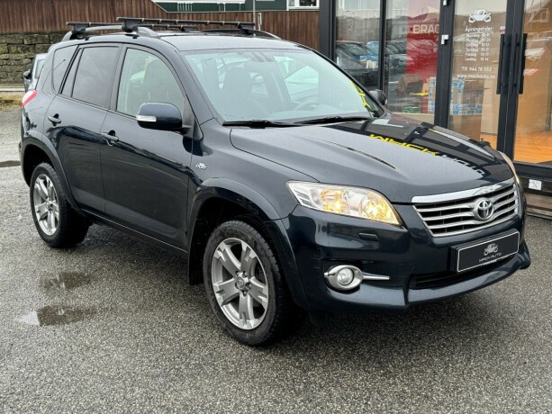 toyota-rav4-diesel-2011-big-2