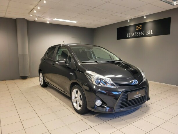 toyota-yaris-elektrisitetbensin-2014-big-11