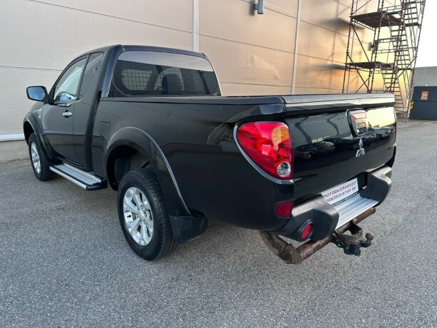 mitsubishi-l200-diesel-2012-big-2