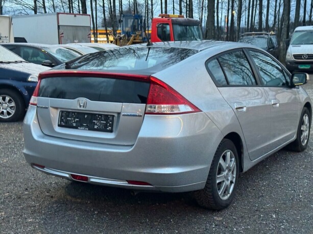 honda-insight-bensin-2010-big-6