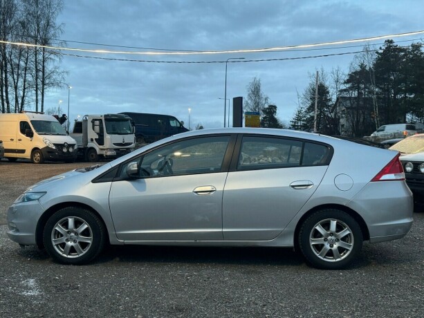 honda-insight-bensin-2010-big-3