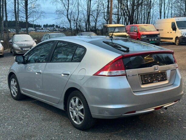 honda-insight-bensin-2010-big-4