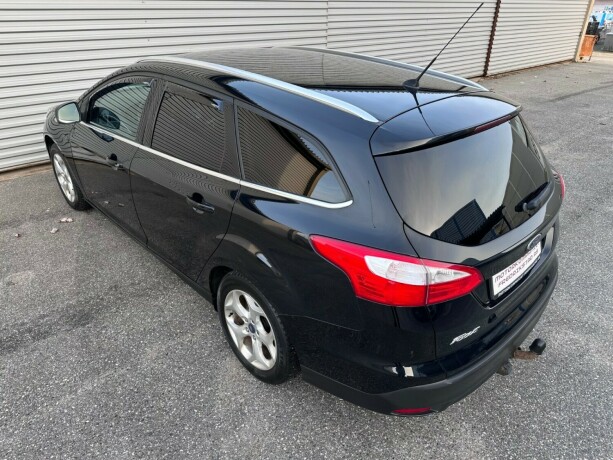 ford-focus-bensin-2012-big-6