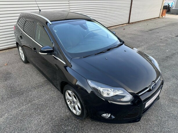 ford-focus-bensin-2012-big-4