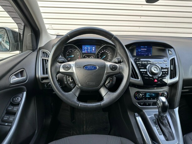 ford-focus-bensin-2012-big-14