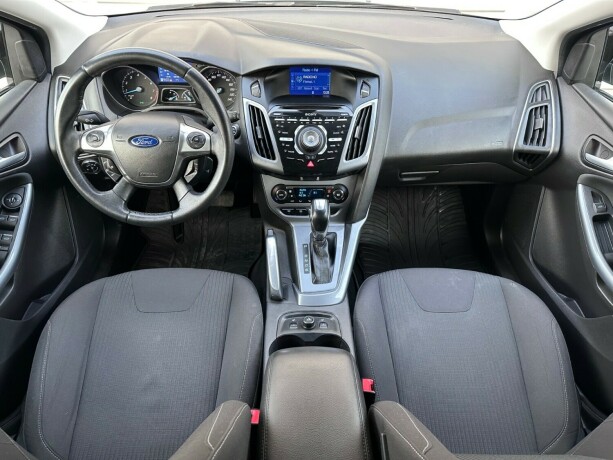 ford-focus-bensin-2012-big-13