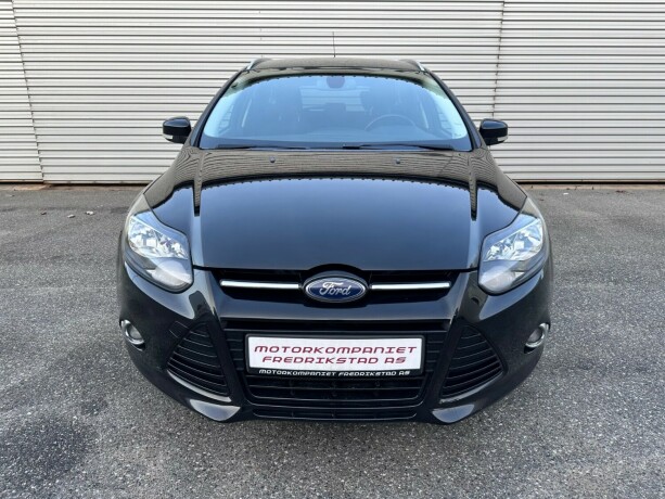 ford-focus-bensin-2012-big-8