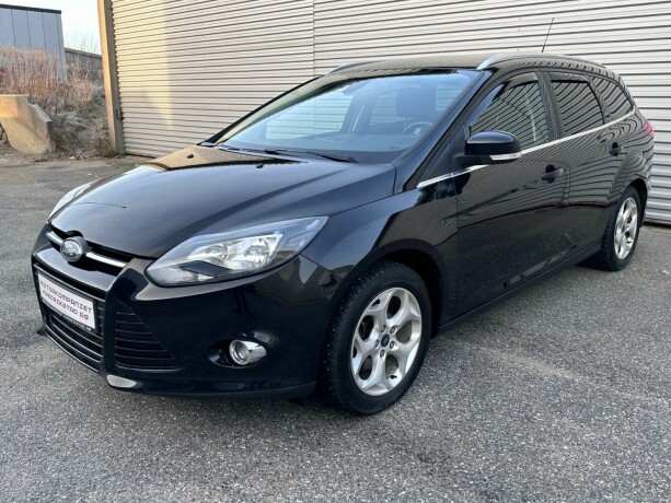 ford-focus-bensin-2012-big-0