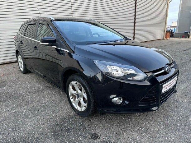 ford-focus-bensin-2012-big-1