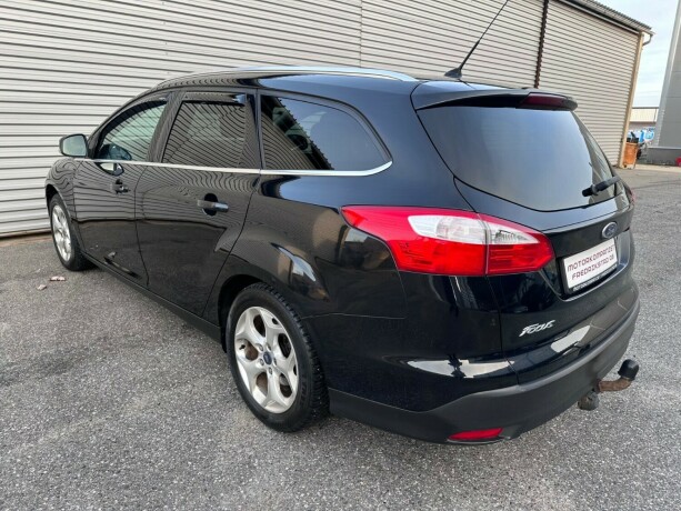 ford-focus-bensin-2012-big-2