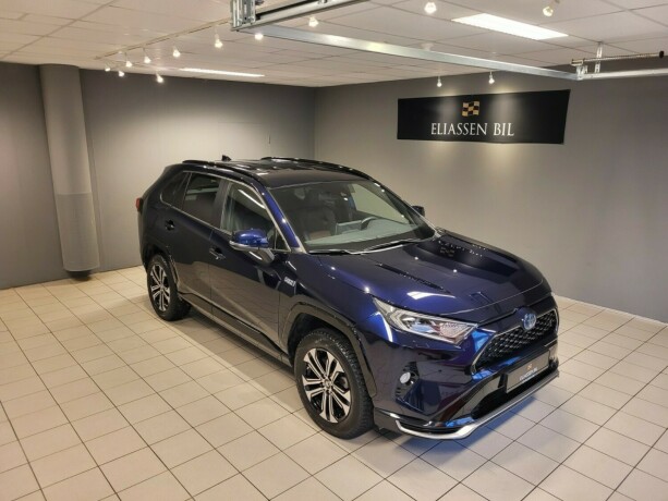 toyota-rav4-elektrisitetbensin-2021-big-1