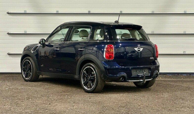 mini-countryman-bensin-2011-big-3