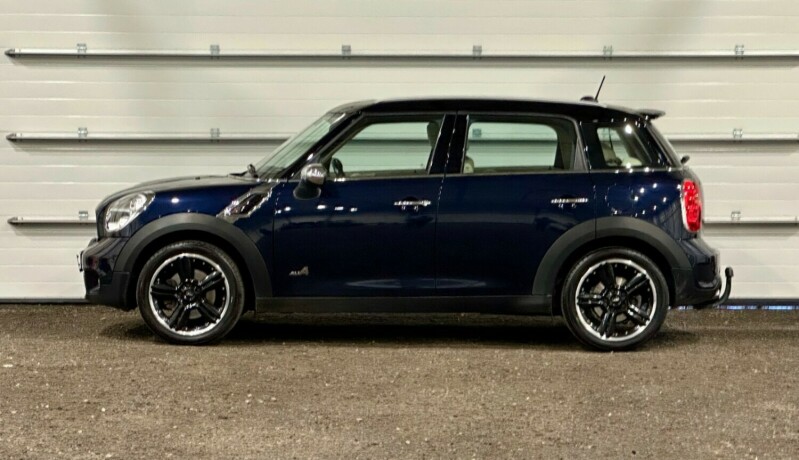 mini-countryman-bensin-2011-big-4