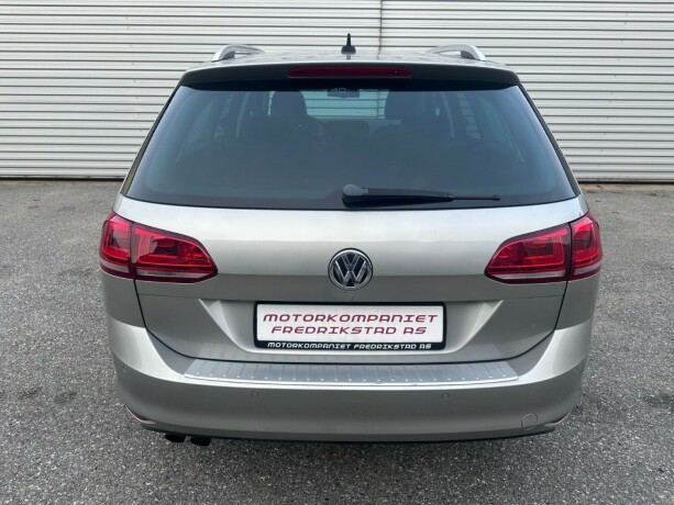 volkswagen-golf-bensin-2015-big-10